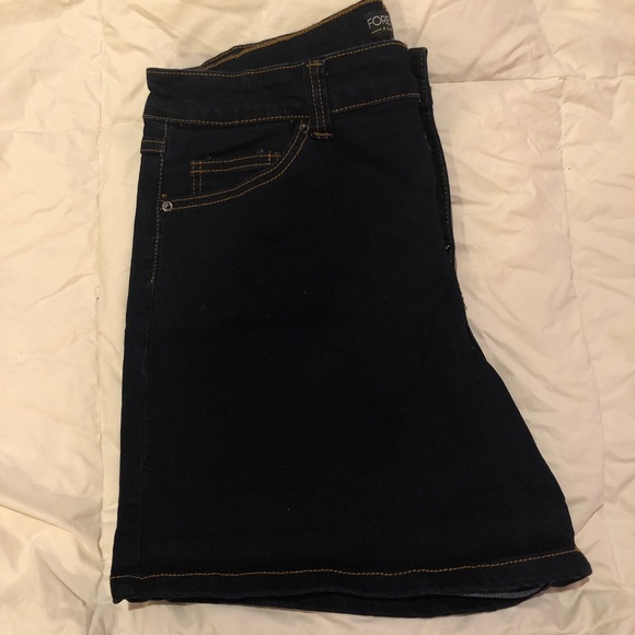 Dark wash high waisted shorts PLUS SIZE - Picture 3 of 4